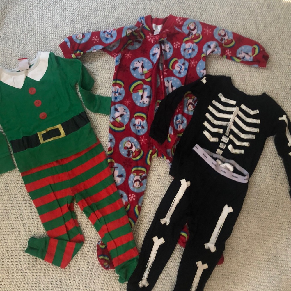 Holiday pjs lot, size 24m, 2T, 3T (fits like 2T)